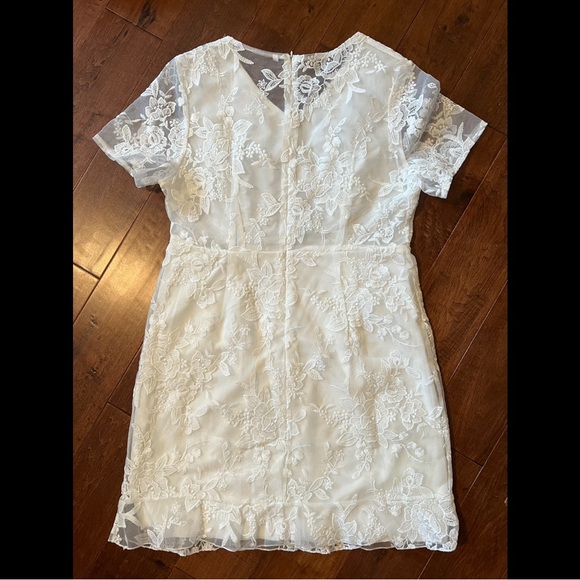 White Short Sleeved Lace Dress - Picture 2 of 2